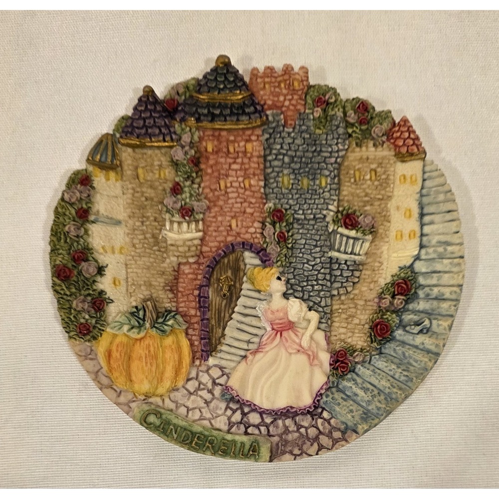 Popular Imports Vintage Collectors Plate.